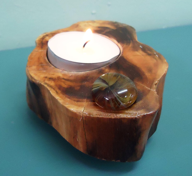 E051010 Βάση ρεσώ/Wooden base for tea light - 10 euro, 
Ελιά/Olive - 8cm*4cm
(Διακόσμηση με πέτρα/Stone decoration)